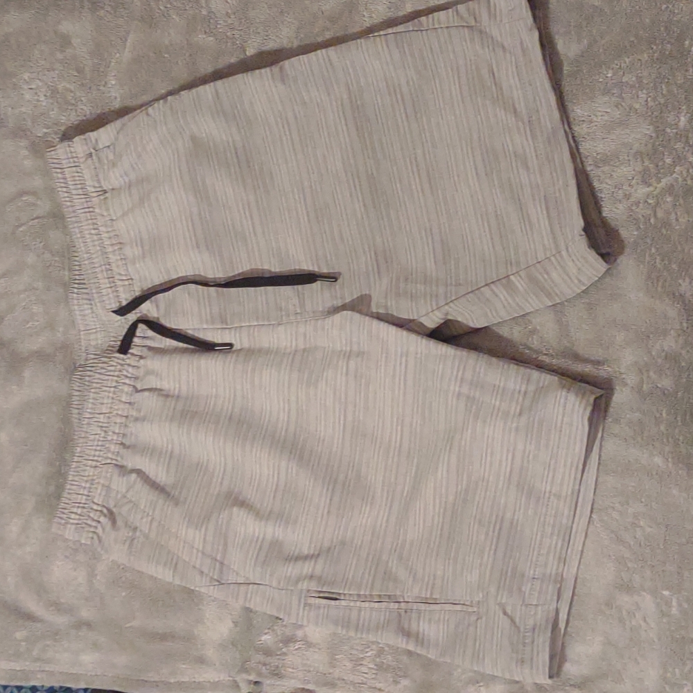 Kenneth Cole New York shorts. Size medium, drawstring. Tech. Pocket